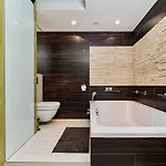 Luxurious Walonska With Underground Garage By Renters Wrocław