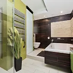 Luxurious Walonska With Underground Garage By Renters Apartament Wrocław
