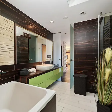 Luxurious Walonska With Underground Garage By Renters Apartment