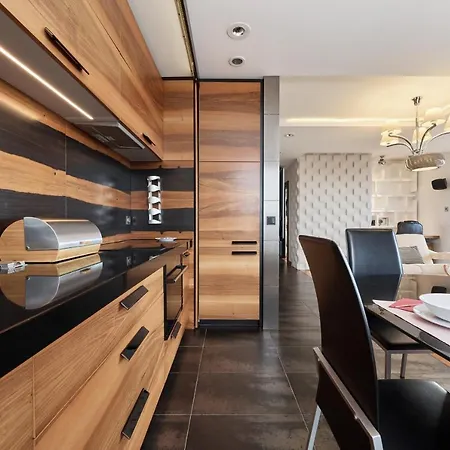 Luxurious Walonska With Underground Garage By Renters Wrocław