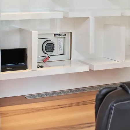 Luxurious Walonska With Underground Garage By Renters Apartmán *