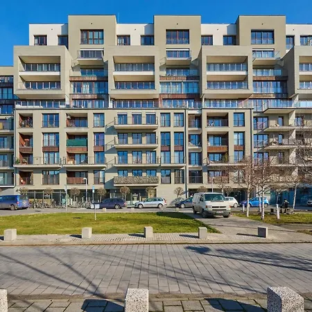 Luxurious Walonska With Underground Garage By Renters Apartment