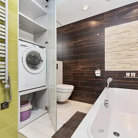 Luxurious Walonska With Underground Garage By Renters Apartamento Wrocław